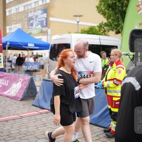 12.06.2026 - Holstenköstenlauf LAZAROV Photography http://msf.ph/oto/9737226 12.06.2026 18:11:59 Laufen 3441, 3442 meine-sportfotos.de