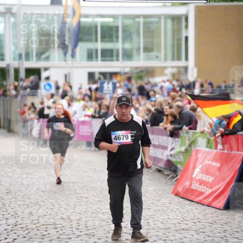 12.06.2026 - Holstenköstenlauf LAZAROV Photography http://msf.ph/oto/9737237 12.06.2026 18:11:52 Laufen 3441, 3442, 4679 meine-sportfotos.de