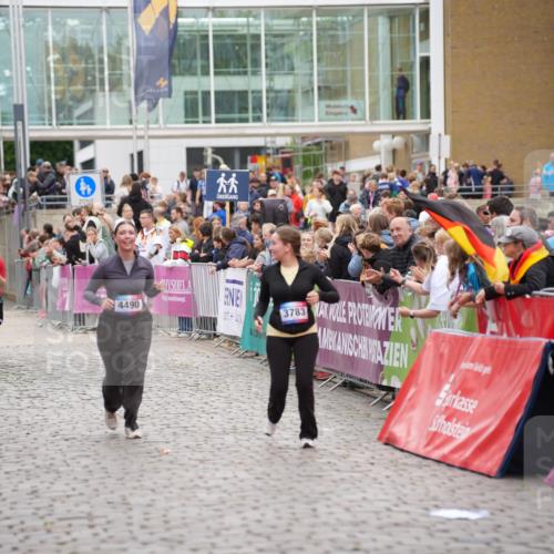 12.06.2026 - Holstenköstenlauf LAZAROV Photography http://msf.ph/oto/9737263 12.06.2026 18:11:32 Laufen 3783, 3992, 3993, 4490 meine-sportfotos.de