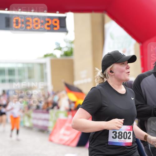 12.06.2026 - Holstenköstenlauf LAZAROV Photography http://msf.ph/oto/9737318 12.06.2026 18:08:27 Laufen 3018, 3605, 3802, 3840, 4624 meine-sportfotos.de