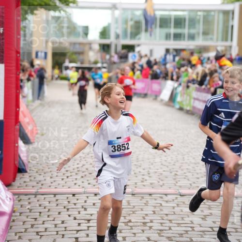 12.06.2026 - Holstenköstenlauf LAZAROV Photography http://msf.ph/oto/9737372 12.06.2026 18:07:42 Laufen 3323, 3852, 3853, 4072, 4493, 4529, 4535 meine-sportfotos.de