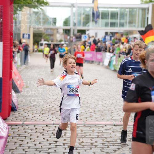 12.06.2026 - Holstenköstenlauf LAZAROV Photography http://msf.ph/oto/9737373 12.06.2026 18:07:42 Laufen 3323, 3852, 3853, 4072, 4493, 4529, 4535 meine-sportfotos.de
