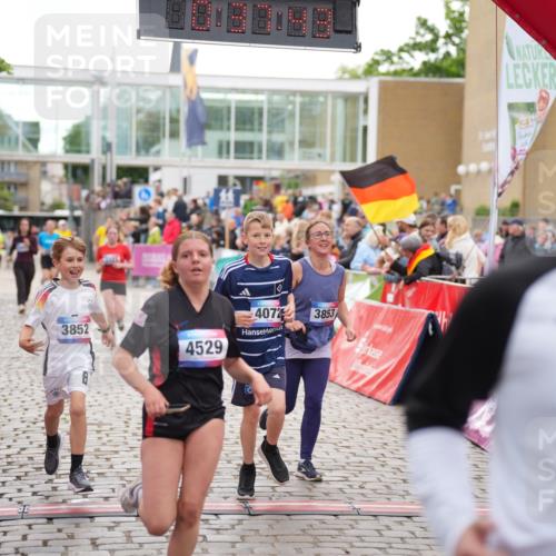 12.06.2026 - Holstenköstenlauf LAZAROV Photography http://msf.ph/oto/9737374 12.06.2026 18:07:41 Laufen 3323, 3852, 3853, 4072, 4493, 4529 meine-sportfotos.de
