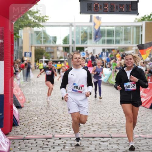12.06.2026 - Holstenköstenlauf LAZAROV Photography http://msf.ph/oto/9737378 12.06.2026 18:07:39 Laufen 3323, 3852, 3853, 4072, 4529 meine-sportfotos.de