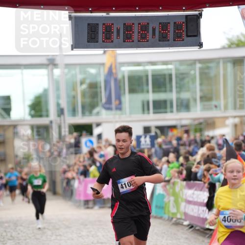 12.06.2026 - Holstenköstenlauf LAZAROV Photography http://msf.ph/oto/9737440 12.06.2026 18:06:41 Laufen 4006, 4105, 4140 meine-sportfotos.de