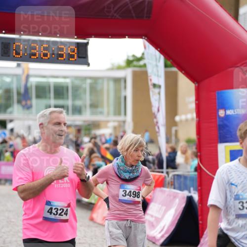 12.06.2026 - Holstenköstenlauf LAZAROV Photography http://msf.ph/oto/9737445 12.06.2026 18:06:37 Laufen 3498, 4006, 4105, 4324 meine-sportfotos.de
