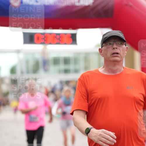 12.06.2026 - Holstenköstenlauf LAZAROV Photography http://msf.ph/oto/9737446 12.06.2026 18:06:34 Laufen 3322, 3498, 3926, 3929, 4006, 4105, 4324 meine-sportfotos.de
