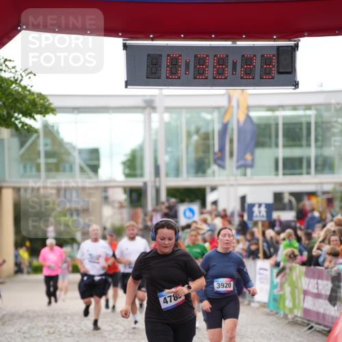 12.06.2026 - Holstenköstenlauf LAZAROV Photography http://msf.ph/oto/9737464 12.06.2026 18:06:21 Laufen 3225, 3226, 4404, 4767, 4789 meine-sportfotos.de