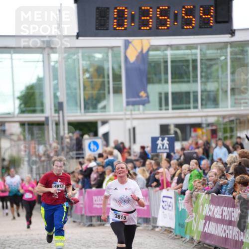 12.06.2026 - Holstenköstenlauf LAZAROV Photography http://msf.ph/oto/9737498 12.06.2026 18:05:52 Laufen 3379, 3815, 4918 meine-sportfotos.de