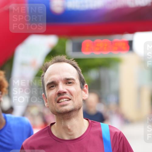 12.06.2026 - Holstenköstenlauf LAZAROV Photography http://msf.ph/oto/9737542 12.06.2026 17:50:23 Laufen 3149, 3819, 4595, 4774 meine-sportfotos.de