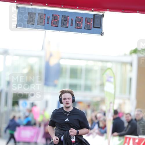 12.06.2026 - Holstenköstenlauf LAZAROV Photography http://msf.ph/oto/9737618 12.06.2026 20:21:33 Laufen 4708 meine-sportfotos.de