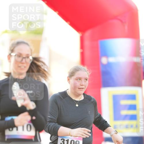 12.06.2026 - Holstenköstenlauf LAZAROV Photography http://msf.ph/oto/9737689 12.06.2026 20:16:38 Laufen 3109, 3110, 3183, 3481 meine-sportfotos.de