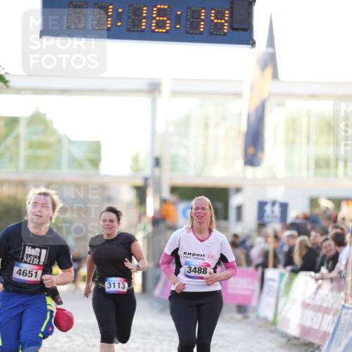 12.06.2026 - Holstenköstenlauf LAZAROV Photography http://msf.ph/oto/9737713 12.06.2026 20:16:12 Laufen 3113, 3115, 3488, 4651 meine-sportfotos.de