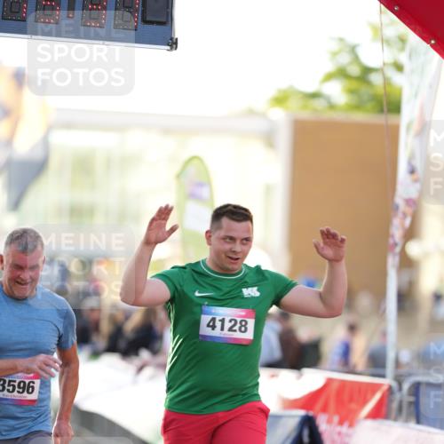 12.06.2026 - Holstenköstenlauf LAZAROV Photography http://msf.ph/oto/9737735 12.06.2026 20:15:36 Laufen 3596, 3598, 4128 meine-sportfotos.de