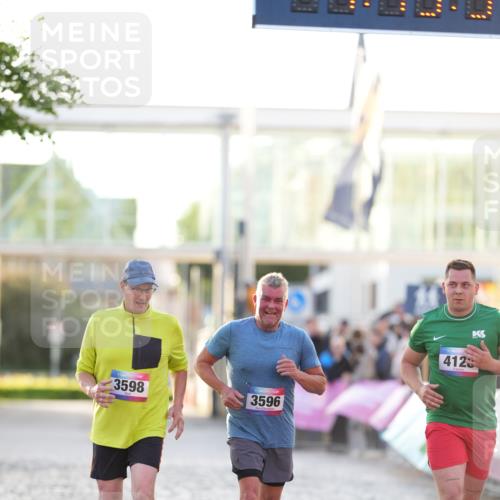 12.06.2026 - Holstenköstenlauf LAZAROV Photography http://msf.ph/oto/9737739 12.06.2026 20:15:34 Laufen 3596, 3598, 4128 meine-sportfotos.de