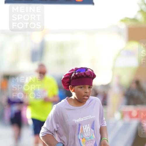 12.06.2026 - Holstenköstenlauf LAZAROV Photography http://msf.ph/oto/9737759 12.06.2026 20:14:41 Laufen 3491, 3493, 3521, 4827 meine-sportfotos.de