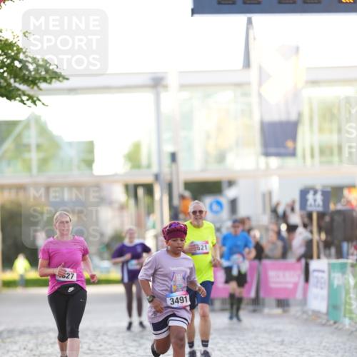 12.06.2026 - Holstenköstenlauf LAZAROV Photography http://msf.ph/oto/9737765 12.06.2026 20:14:38 Laufen 3491, 3521, 4827 meine-sportfotos.de