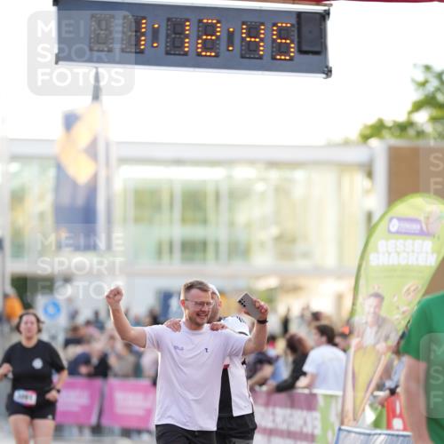 12.06.2026 - Holstenköstenlauf LAZAROV Photography http://msf.ph/oto/9737825 12.06.2026 20:12:44 Laufen 3683, 4148, 4150 meine-sportfotos.de