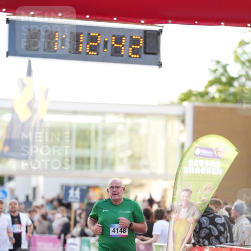 12.06.2026 - Holstenköstenlauf LAZAROV Photography http://msf.ph/oto/9737831 12.06.2026 20:12:41 Laufen 3683, 3828, 4148, 4150 meine-sportfotos.de