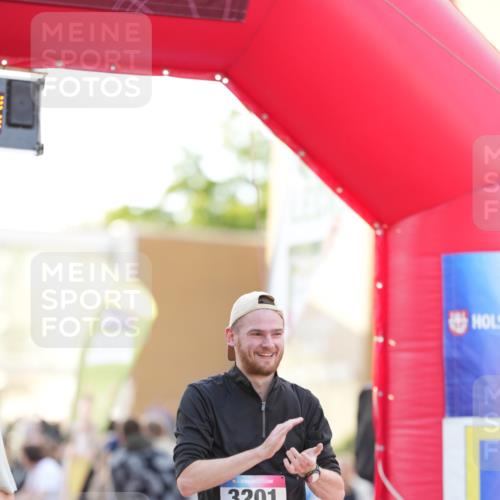 12.06.2026 - Holstenköstenlauf LAZAROV Photography http://msf.ph/oto/9737845 12.06.2026 20:12:28 Laufen 3140, 3201, 3204 meine-sportfotos.de