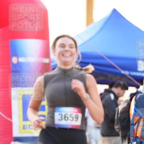 12.06.2026 - Holstenköstenlauf LAZAROV Photography http://msf.ph/oto/9737892 12.06.2026 20:11:09 Laufen 3105, 3337, 3338, 3659 meine-sportfotos.de