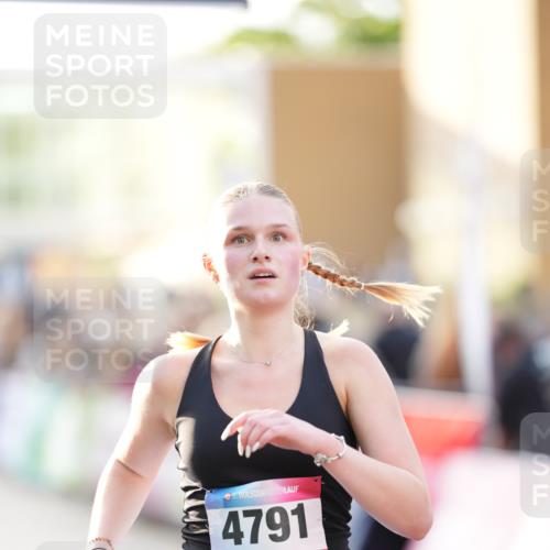 12.06.2026 - Holstenköstenlauf LAZAROV Photography http://msf.ph/oto/9738044 12.06.2026 20:08:05 Laufen 3587, 4790, 4791 meine-sportfotos.de