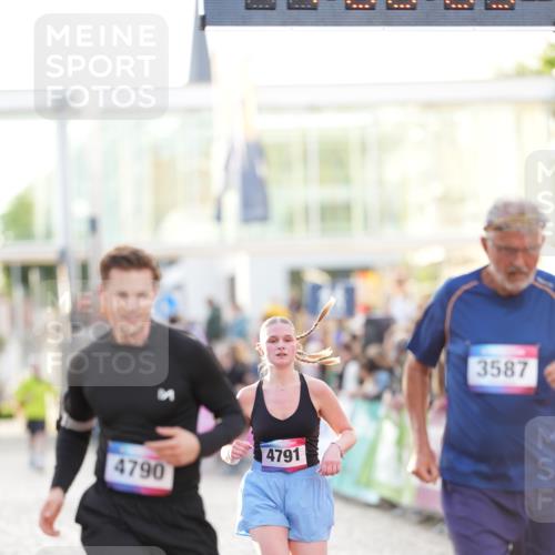 12.06.2026 - Holstenköstenlauf LAZAROV Photography http://msf.ph/oto/9738048 12.06.2026 20:08:02 Laufen 3587, 4120, 4790, 4791 meine-sportfotos.de