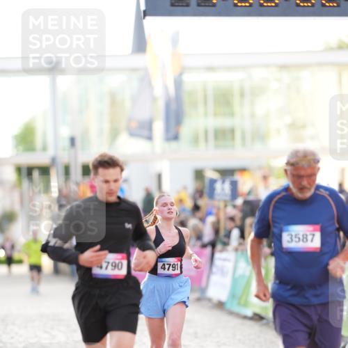 12.06.2026 - Holstenköstenlauf LAZAROV Photography http://msf.ph/oto/9738049 12.06.2026 20:08:02 Laufen 3587, 4120, 4790, 4791 meine-sportfotos.de