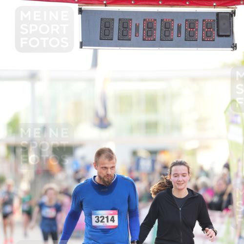 12.06.2026 - Holstenköstenlauf LAZAROV Photography http://msf.ph/oto/9738064 12.06.2026 20:07:45 Laufen 3213, 3214 meine-sportfotos.de