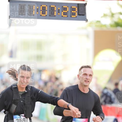 12.06.2026 - Holstenköstenlauf LAZAROV Photography http://msf.ph/oto/9738079 12.06.2026 20:07:22 Laufen 3696, 3697, 4590 meine-sportfotos.de