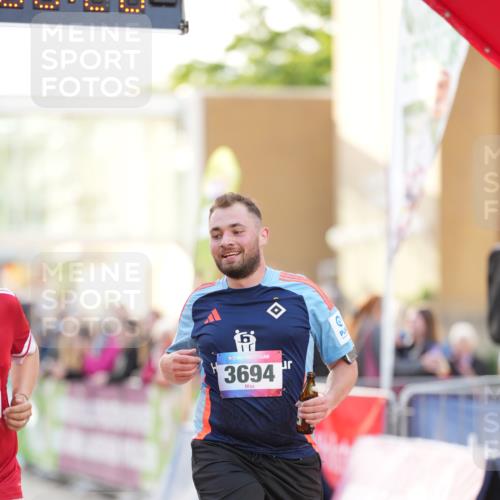 12.06.2026 - Holstenköstenlauf LAZAROV Photography http://msf.ph/oto/9738120 12.06.2026 20:06:19 Laufen 3114, 3119, 3608, 3694 meine-sportfotos.de
