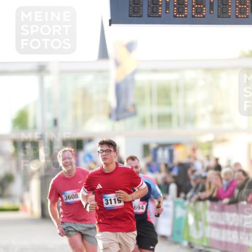12.06.2026 - Holstenköstenlauf LAZAROV Photography http://msf.ph/oto/9738123 12.06.2026 20:06:17 Laufen 3114, 3119, 3458, 3608, 3694 meine-sportfotos.de