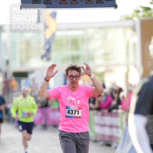 12.06.2026 - Holstenköstenlauf LAZAROV Photography http://msf.ph/oto/9738144 12.06.2026 20:06:00 Laufen 3031, 3959, 4371, 4485, 4486 meine-sportfotos.de