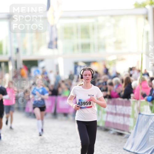 12.06.2026 - Holstenköstenlauf LAZAROV Photography http://msf.ph/oto/9738156 12.06.2026 20:05:53 Laufen 3959, 4485, 4486 meine-sportfotos.de