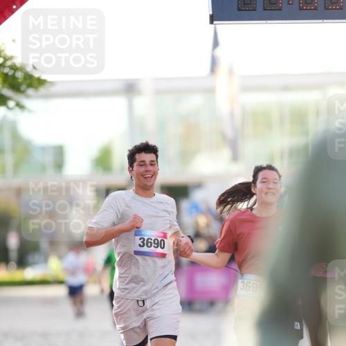 12.06.2026 - Holstenköstenlauf LAZAROV Photography http://msf.ph/oto/9738175 12.06.2026 20:05:26 Laufen 3168, 3366, 3591, 3690, 3695, 4633, 4867 meine-sportfotos.de