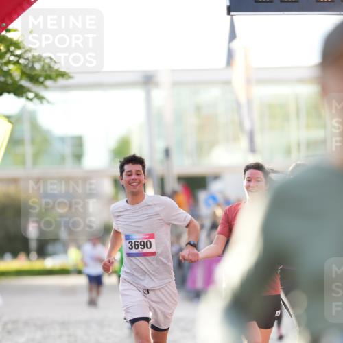 12.06.2026 - Holstenköstenlauf LAZAROV Photography http://msf.ph/oto/9738176 12.06.2026 20:05:25 Laufen 3168, 3591, 3690, 3695, 4633, 4867 meine-sportfotos.de