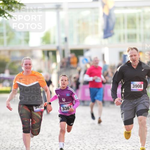12.06.2026 - Holstenköstenlauf LAZAROV Photography http://msf.ph/oto/9738195 12.06.2026 20:05:06 Laufen 3250, 3367, 3450, 3908, 4617, 4725 meine-sportfotos.de