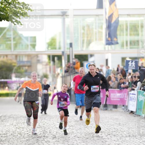 12.06.2026 - Holstenköstenlauf LAZAROV Photography http://msf.ph/oto/9738197 12.06.2026 20:05:05 Laufen 3367, 3450, 3908, 4617, 4725 meine-sportfotos.de