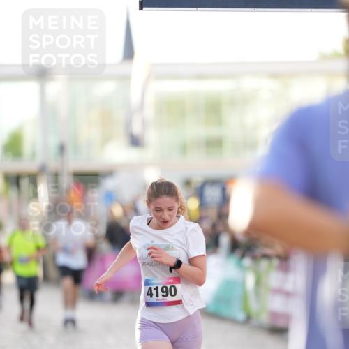 12.06.2026 - Holstenköstenlauf LAZAROV Photography http://msf.ph/oto/9738230 12.06.2026 20:04:33 Laufen 4190, 4415, 4850 meine-sportfotos.de