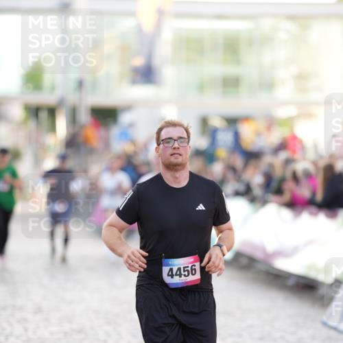 12.06.2026 - Holstenköstenlauf LAZAROV Photography http://msf.ph/oto/9738252 12.06.2026 20:04:13 Laufen 3663, 3957, 4087, 4456 meine-sportfotos.de