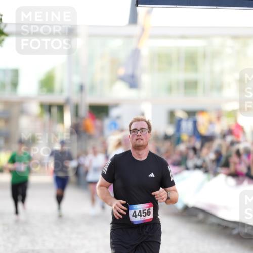 12.06.2026 - Holstenköstenlauf LAZAROV Photography http://msf.ph/oto/9738253 12.06.2026 20:04:13 Laufen 3663, 3957, 4087, 4456 meine-sportfotos.de