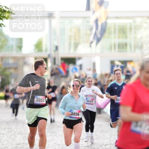12.06.2026 - Holstenköstenlauf LAZAROV Photography http://msf.ph/oto/9738270 12.06.2026 20:04:00 Laufen 3472, 3473, 3620, 3621, 3856, 3857 meine-sportfotos.de