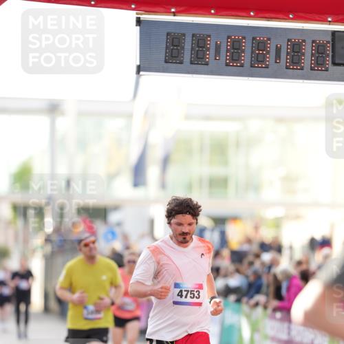 12.06.2026 - Holstenköstenlauf LAZAROV Photography http://msf.ph/oto/9738335 12.06.2026 20:02:59 Laufen 3803, 3809, 4143, 4350, 4636, 4753 meine-sportfotos.de