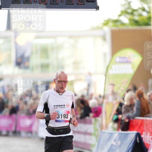 12.06.2026 - Holstenköstenlauf LAZAROV Photography http://msf.ph/oto/9738451 12.06.2026 20:01:11 Laufen 3192, 4245 meine-sportfotos.de