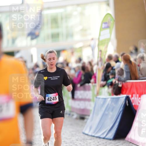 12.06.2026 - Holstenköstenlauf LAZAROV Photography http://msf.ph/oto/9738454 12.06.2026 20:01:06 Laufen 3284, 4245, 4727 meine-sportfotos.de