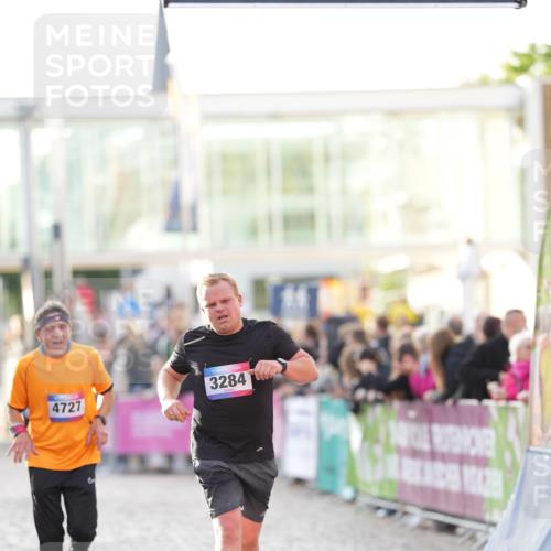 12.06.2026 - Holstenköstenlauf LAZAROV Photography http://msf.ph/oto/9738461 12.06.2026 20:01:00 Laufen 3284, 4439, 4727, 4931 meine-sportfotos.de