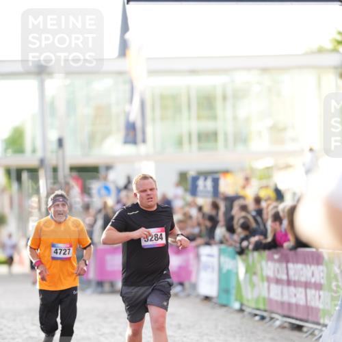12.06.2026 - Holstenköstenlauf LAZAROV Photography http://msf.ph/oto/9738462 12.06.2026 20:01:00 Laufen 3284, 4439, 4727, 4931 meine-sportfotos.de