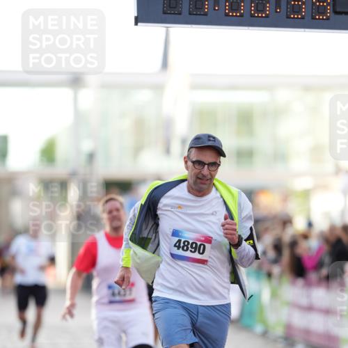 12.06.2026 - Holstenköstenlauf LAZAROV Photography http://msf.ph/oto/9738487 12.06.2026 20:00:38 Laufen 3825, 3907, 4427, 4743, 4890 meine-sportfotos.de