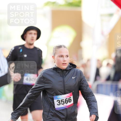12.06.2026 - Holstenköstenlauf LAZAROV Photography http://msf.ph/oto/9738494 12.06.2026 20:00:30 Laufen 3154, 3566, 4246, 4365, 4366, 4805 meine-sportfotos.de