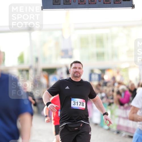 12.06.2026 - Holstenköstenlauf LAZAROV Photography http://msf.ph/oto/9738515 12.06.2026 20:00:08 Laufen 3178, 3382, 3653, 3654, 3785, 3835, 4457, 4601, 4723, 4834 meine-sportfotos.de
